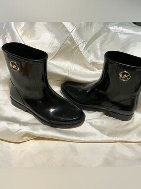 KORS Michael Kors Black Benji Rain Boots with Logo Accent